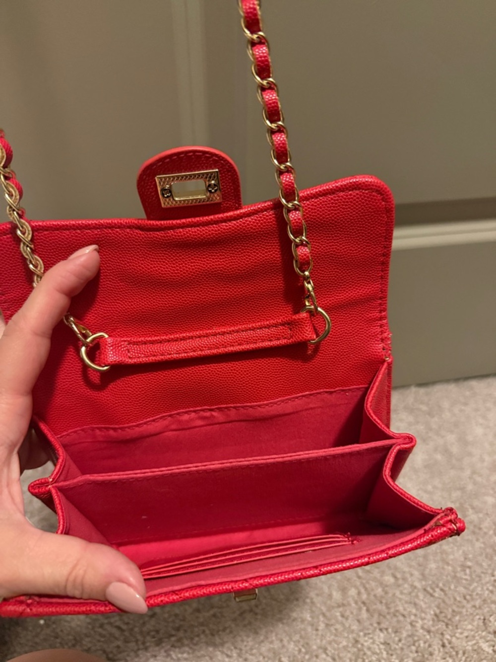 Red Wallet on Chain - Picture 5 of 9
